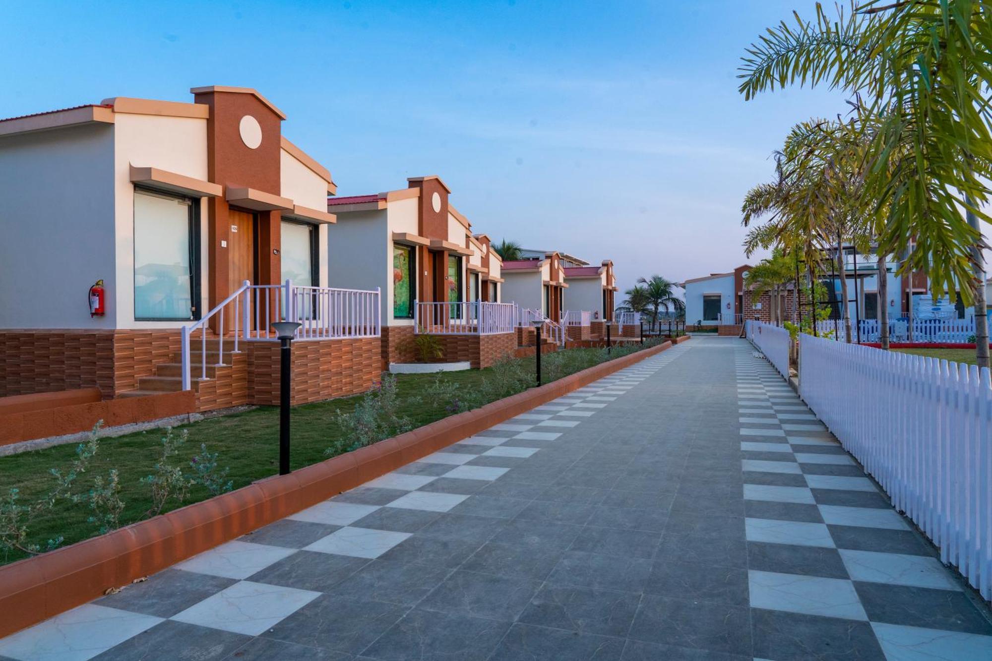 Flamingo Club And Resort Una 3 Km Away From Diu Check Post Zewnętrze zdjęcie